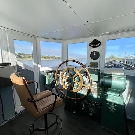 Modernus Kambarys Barzoje Ant Nemuno Botel Kaunas